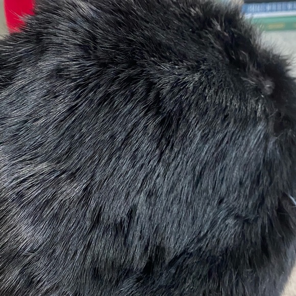 Vintage Black fur hat with bow & satin lining. Classy and cute! - Picture 5 of 7